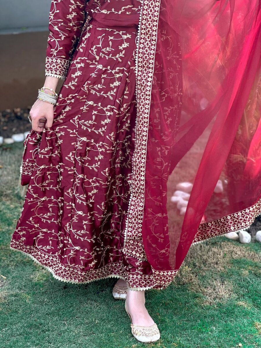 4pce Lehnga set for party ware and events in affordable pric