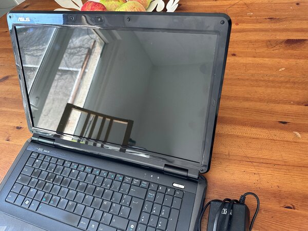 ASUS