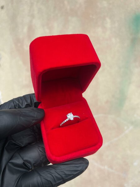 Bague Solitaire en Argent Éclatant