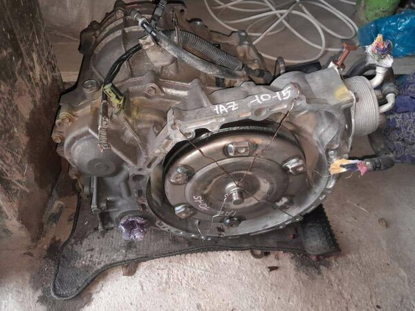 Тойота виш 2003г 2об  Коробка вариатор. Продаю 10 штекер.