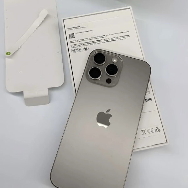 iPhone 15 Pro Max 256 Go Argent