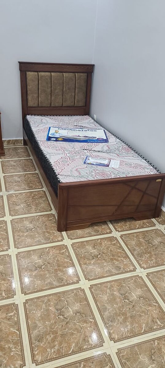 Lit cadres confortables