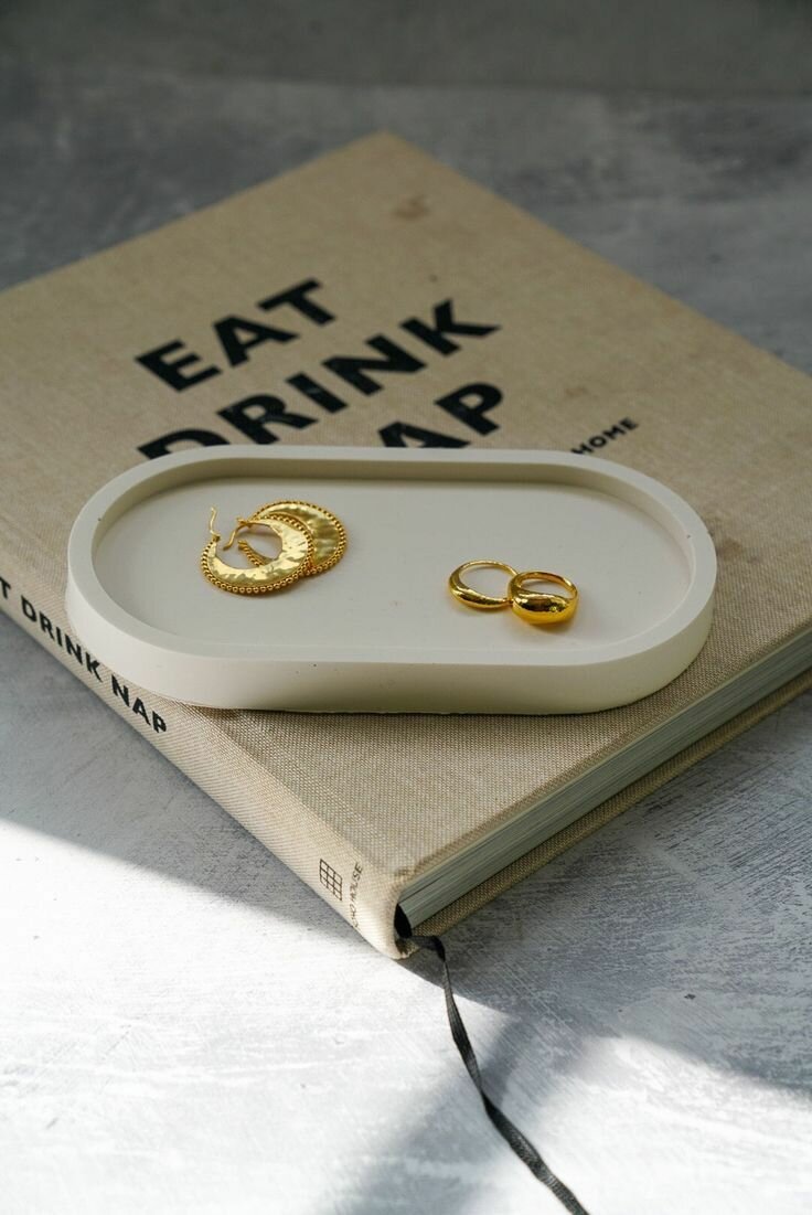 Oval tray