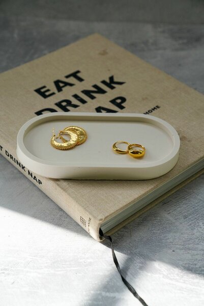 Oval tray