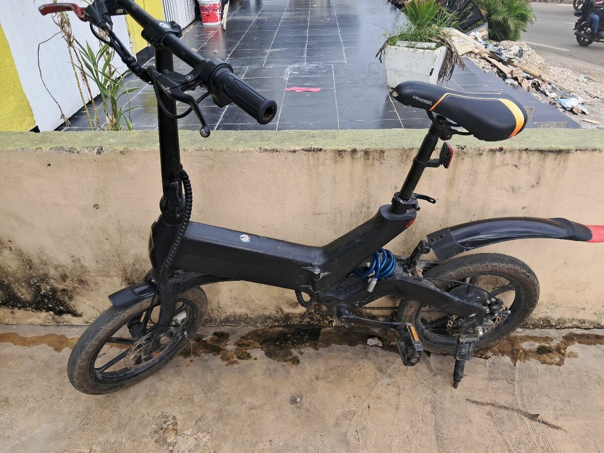 Vélo électrique pliable compact