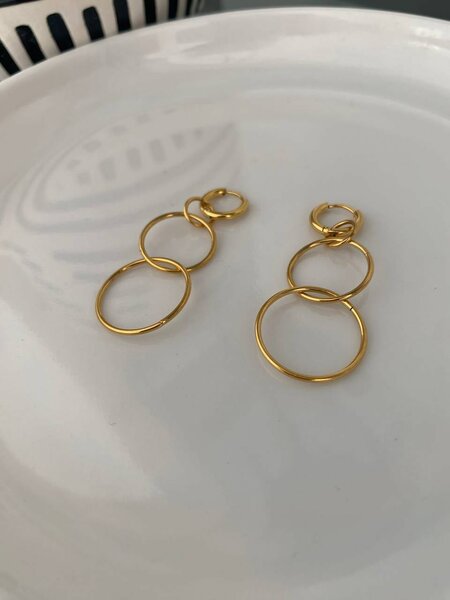 Boucles d'oreilles pendantes dorées