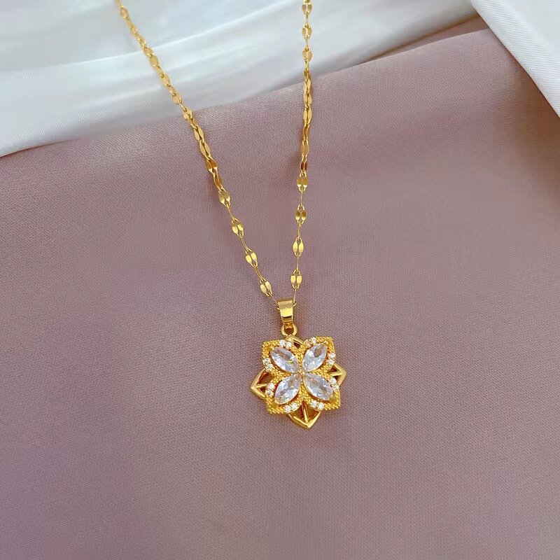 Collier Pendentif Orchidée Doré