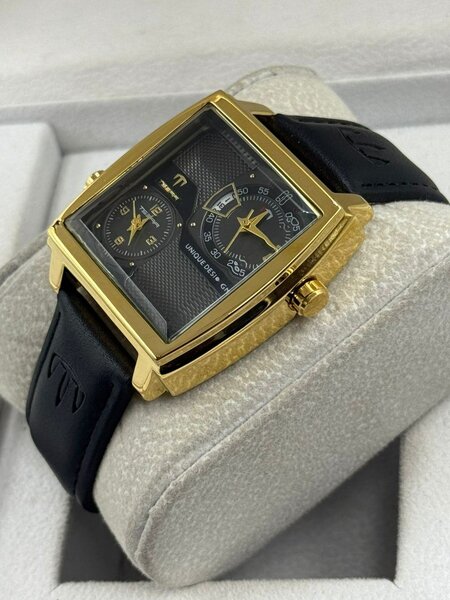 Montre Carrée Élégante Luxe