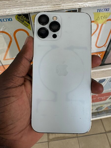 iPhone 12 Pro Max 128Go très bon état