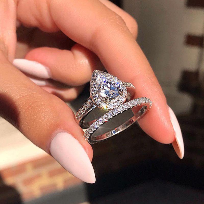 Pear-shaped wedding ring set