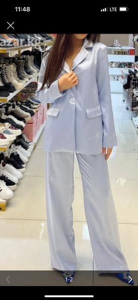 Продается новый вечерний костюм