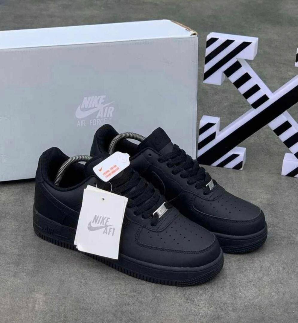 NIKE AIRFORCE ALL BLACK