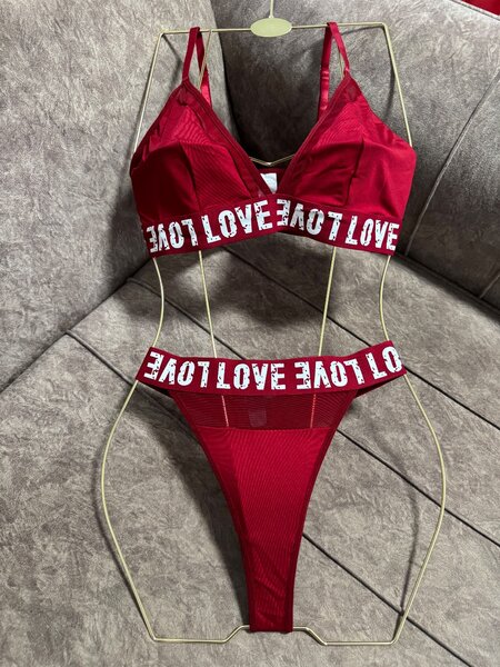 Ensemble LOVE rouge