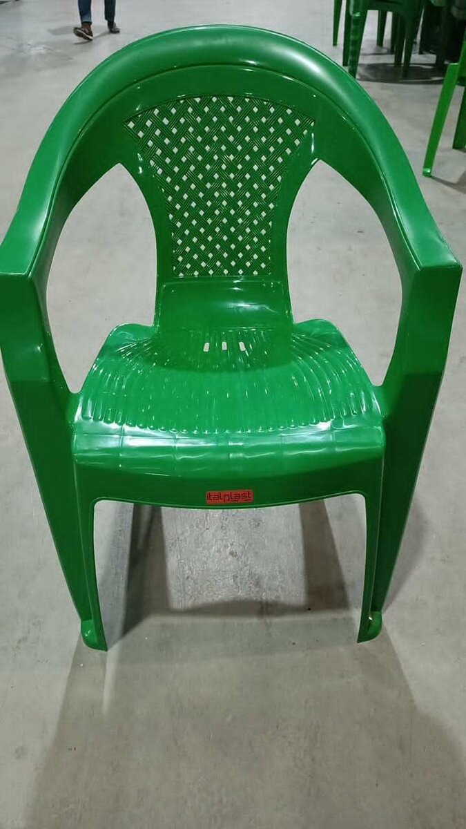 Chaises Empilables en Plastique