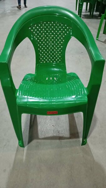 Chaises Empilables en Plastique