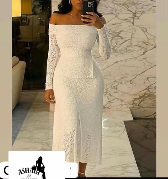 Robe en dentelle blanche élégante