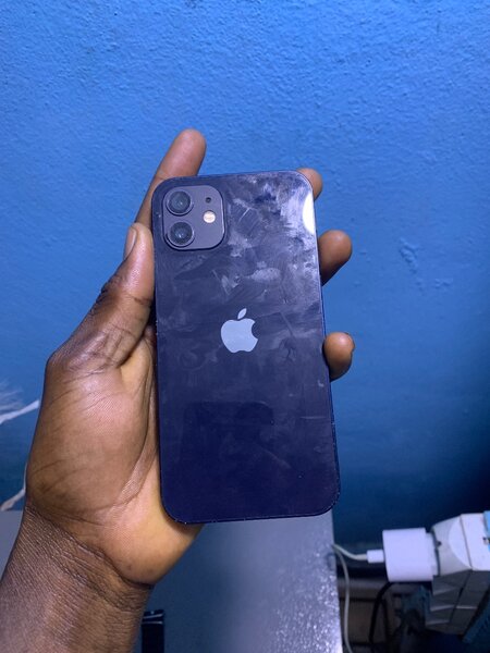 iPhone 12 - 64GB Noir