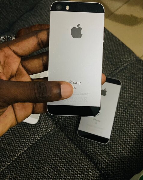 iPhone SE coli 10/10 avec garantie