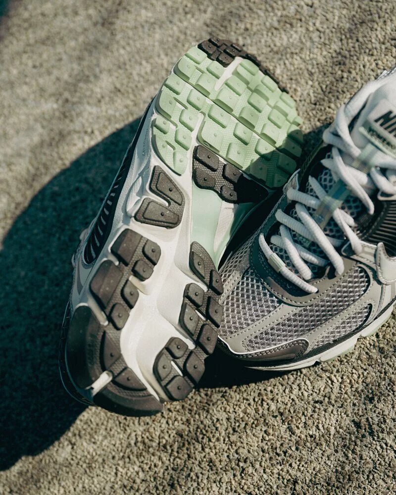 NIKE AIR ZOOM VOMERO 5