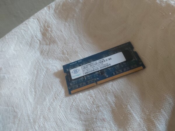 Laptop RAM chips