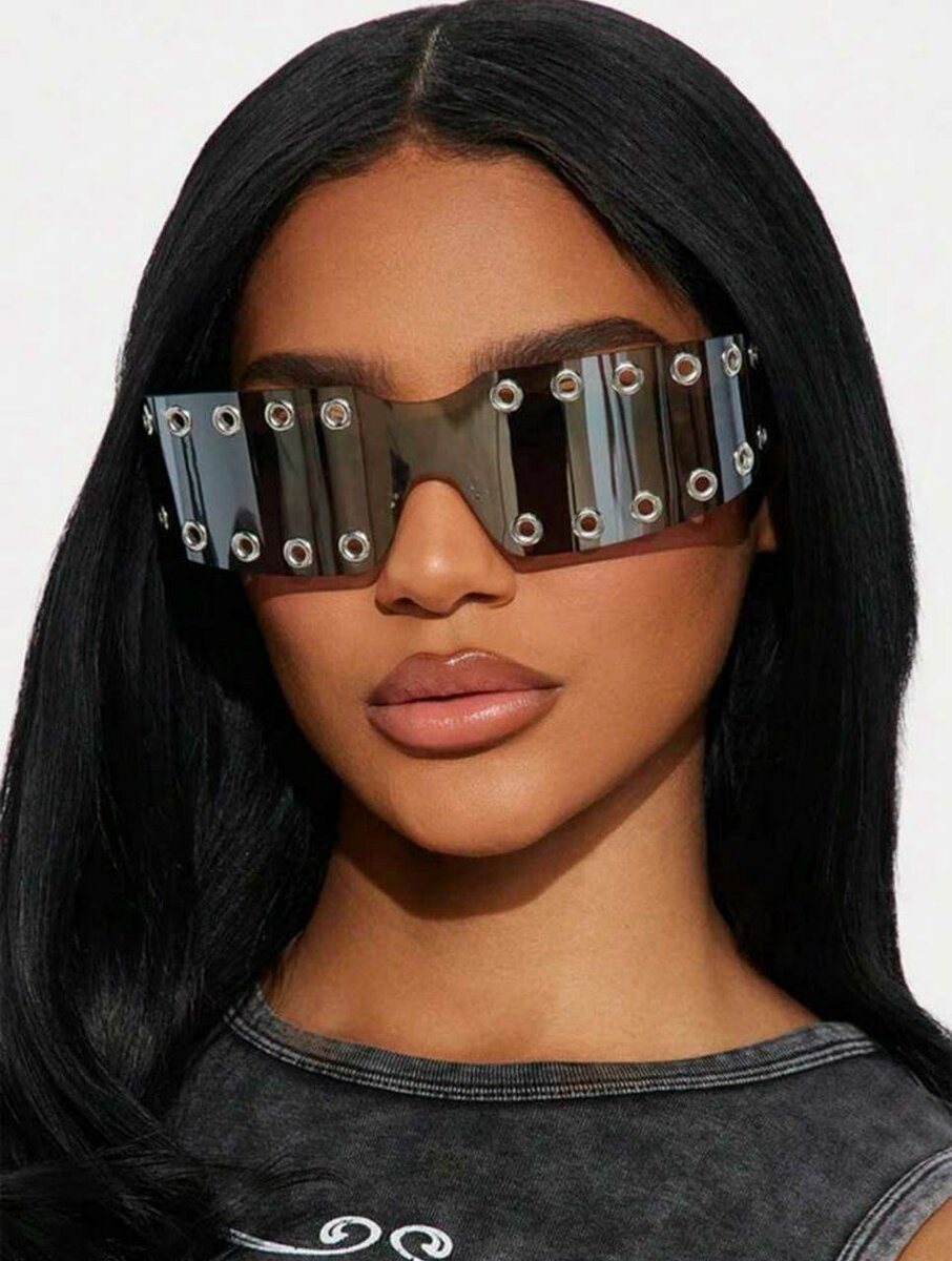 Lunettes de soleil futuristes