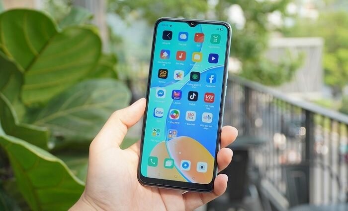 Smartphone OPPO A15 élégant