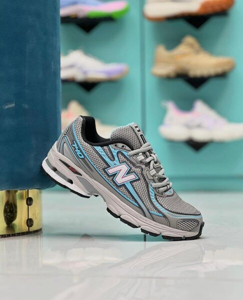 New Balance 740