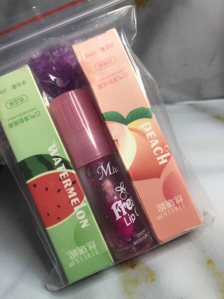 brillants à lèvres ,spray bucc