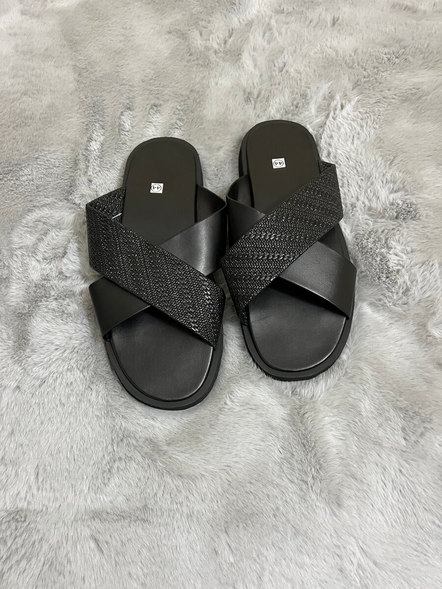 Sandales croisées élégantes noires