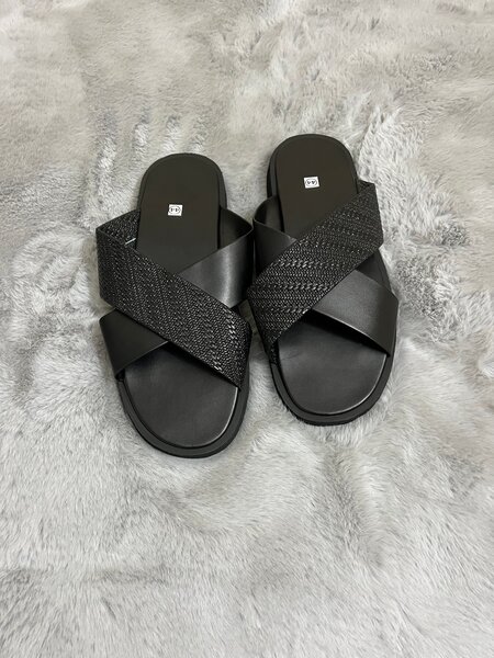 Sandales croisées élégantes noires