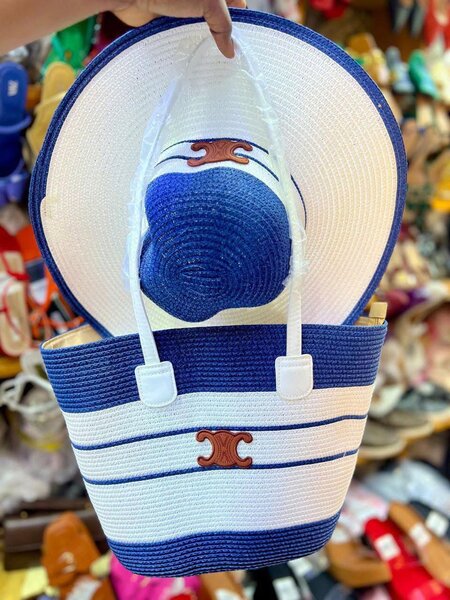 Chapeau et Sac Plage Élégants