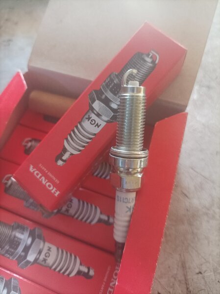 Honda plug
