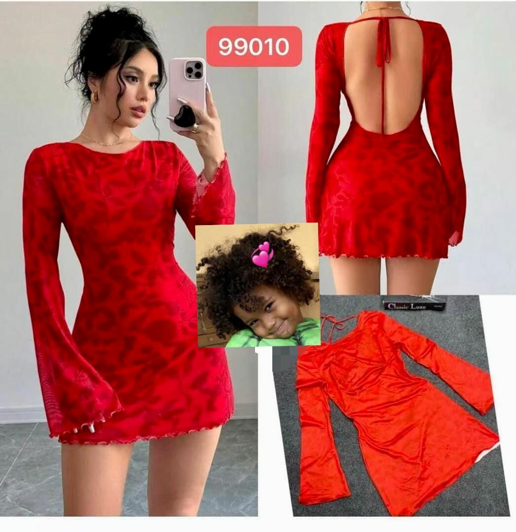 Robe élégante noire florale