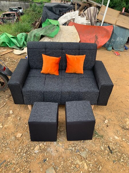 Canapé moderne avec poufs