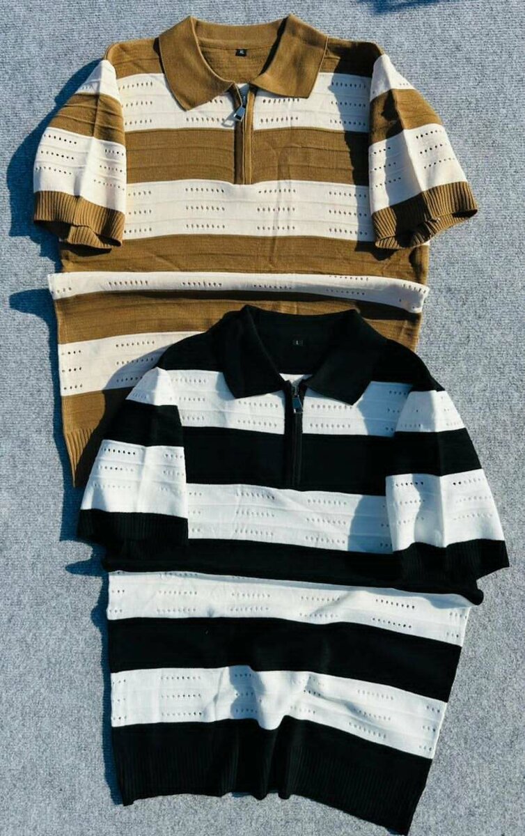 Polos rayés en tricot moderne