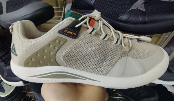 Humtto- корейский бренд обуви.