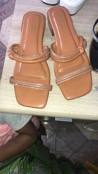 Sandales à talons ouverts