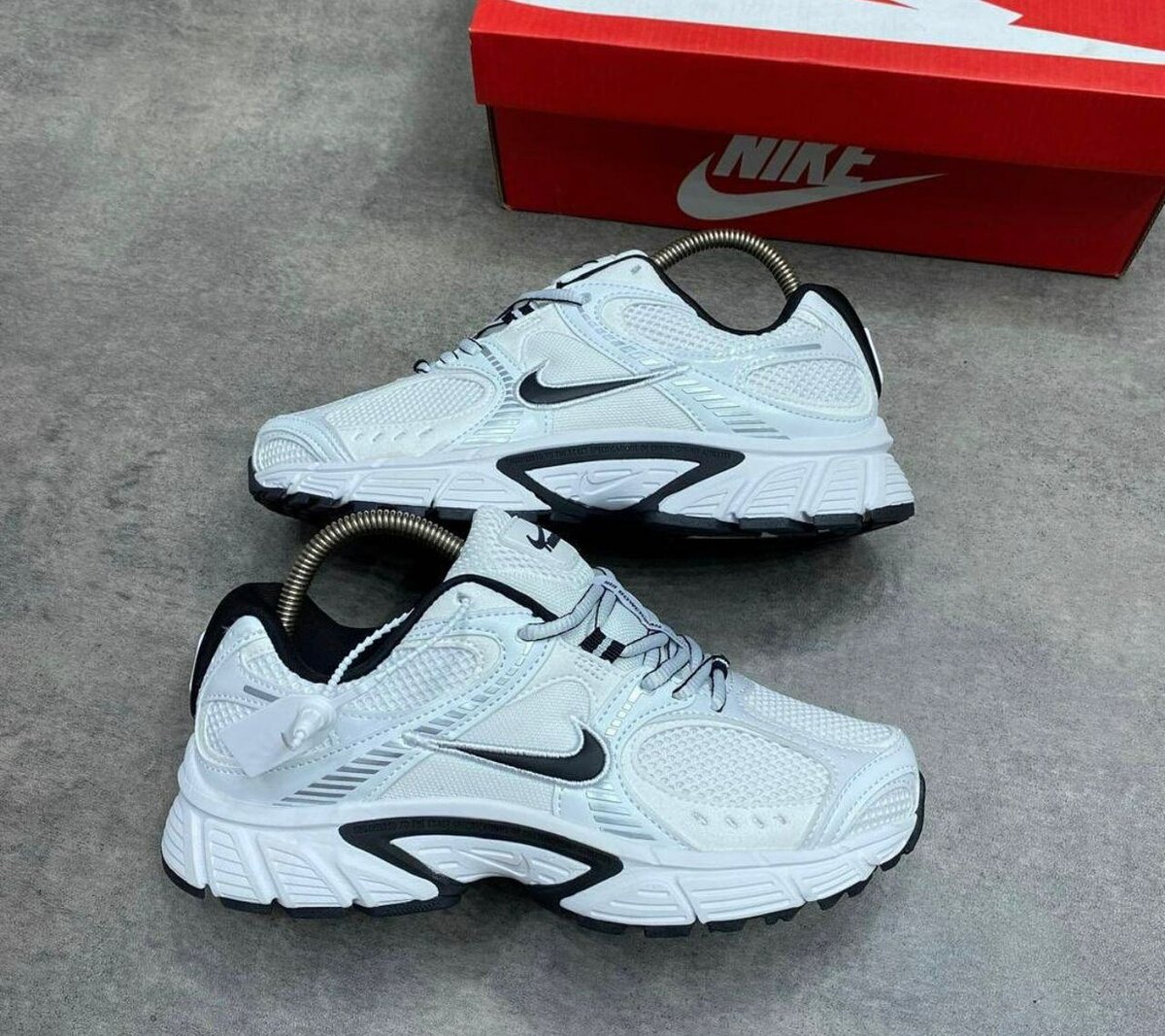 Baskets Nike blanches unisexes
