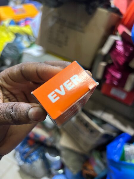 Colle forte pour chaussures