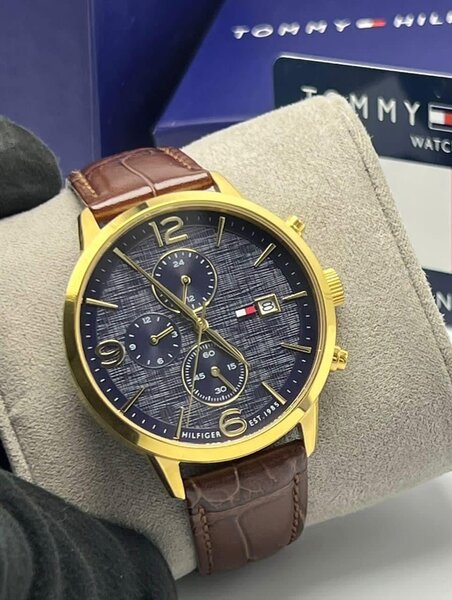 Montre en cuir homme dorée