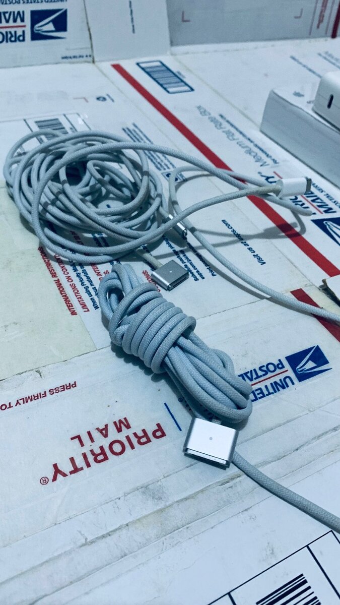 Genuine OEM Apple USB-C type c to MagSafe 3