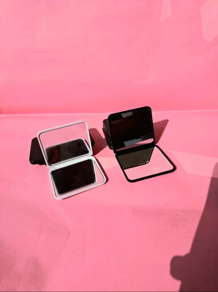 DOUBLE SIDED COMPACT MIRROR