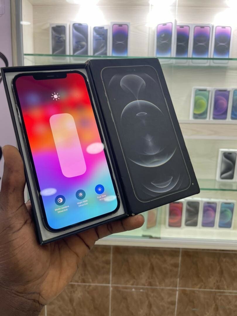 iPhone 12 Pro Max 128g très propre