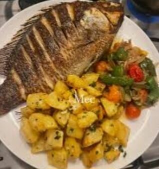 Tilapia grillée avec légumes et pommes de terre
