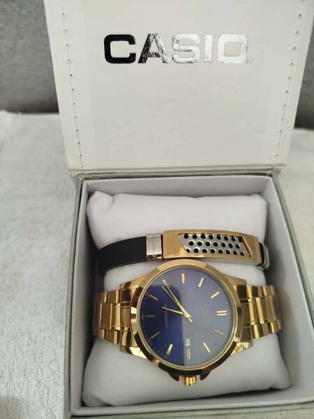 Montre Casio et coffret et bra