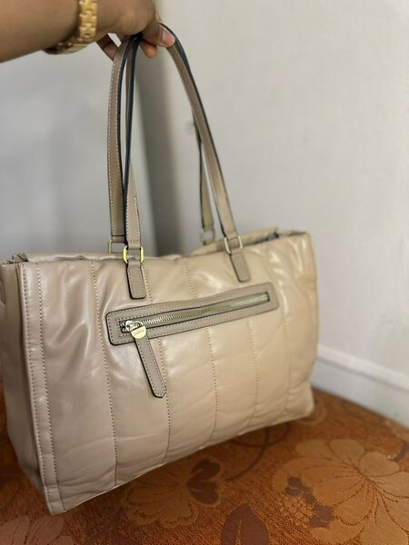 Sac cabas en cuir beige élégant