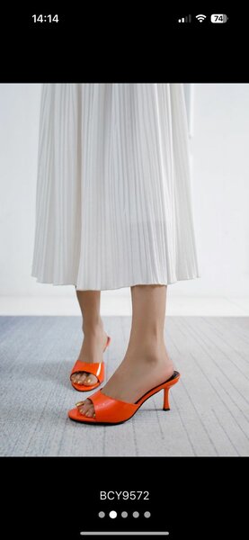 Sandales à talons orange vif