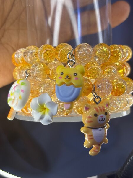 Bracelet perlé avec charms