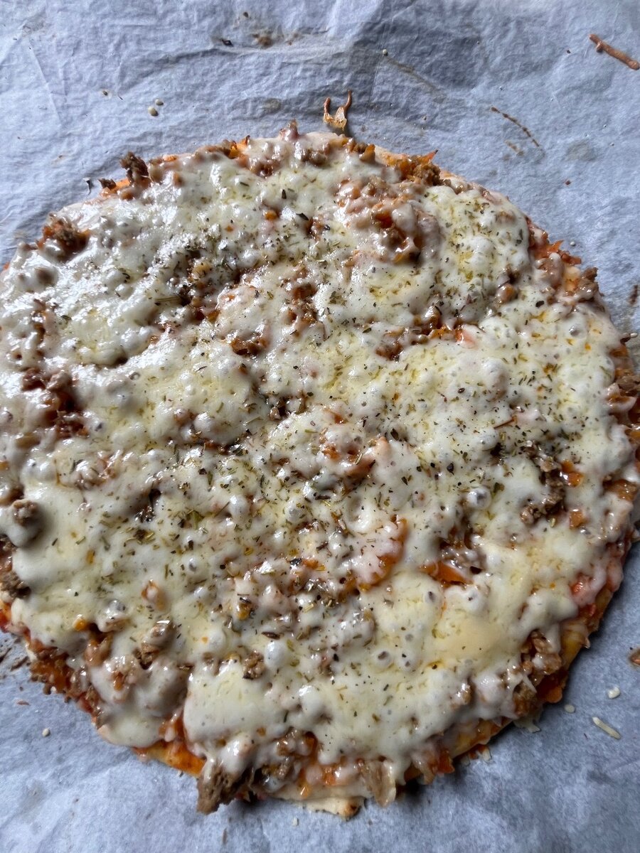 Pizza viande hachée et fromage