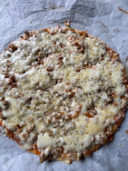 Pizza viande hachée et fromage